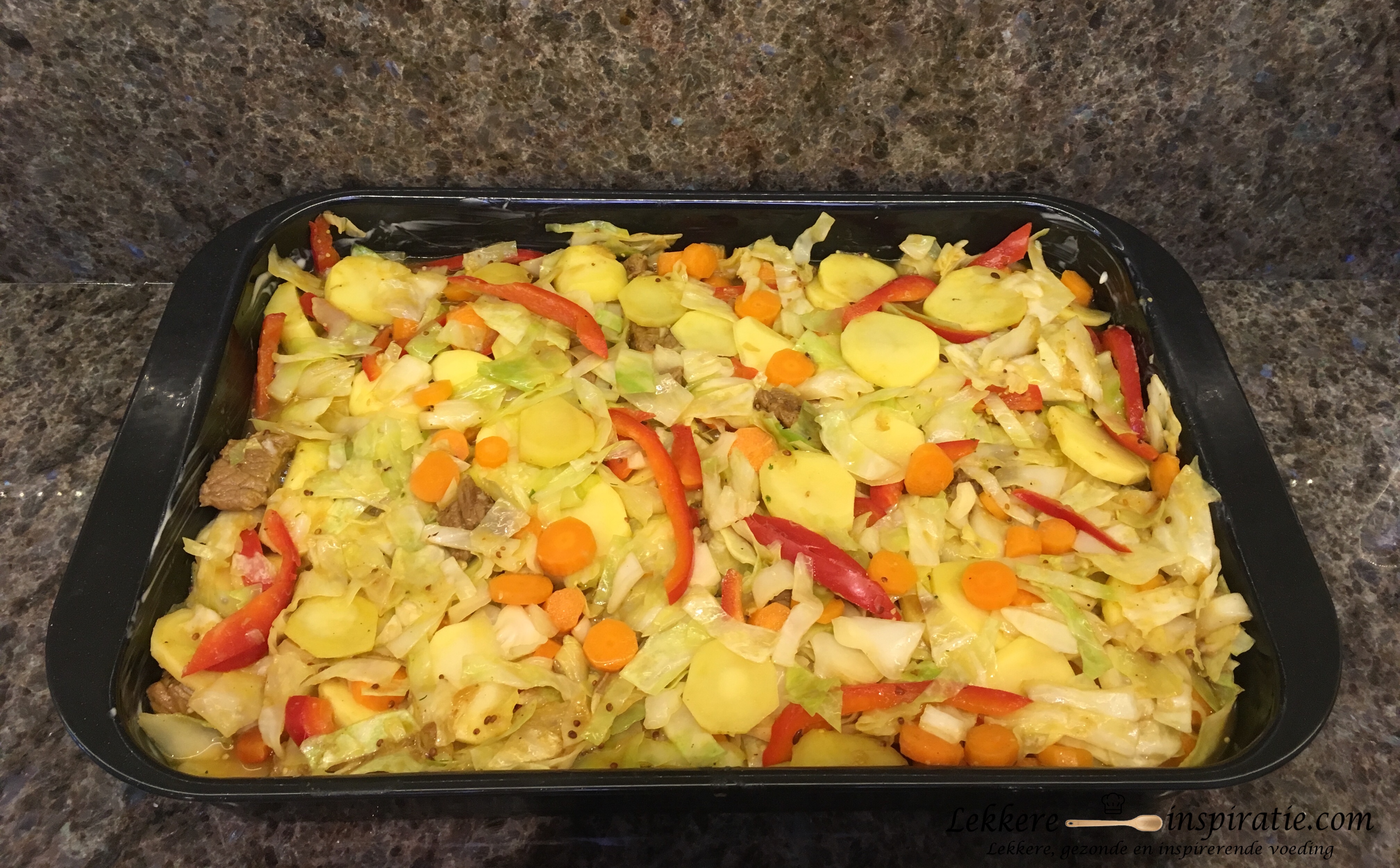 Bonte groentestoofschotel (voor het de oven in gaat)