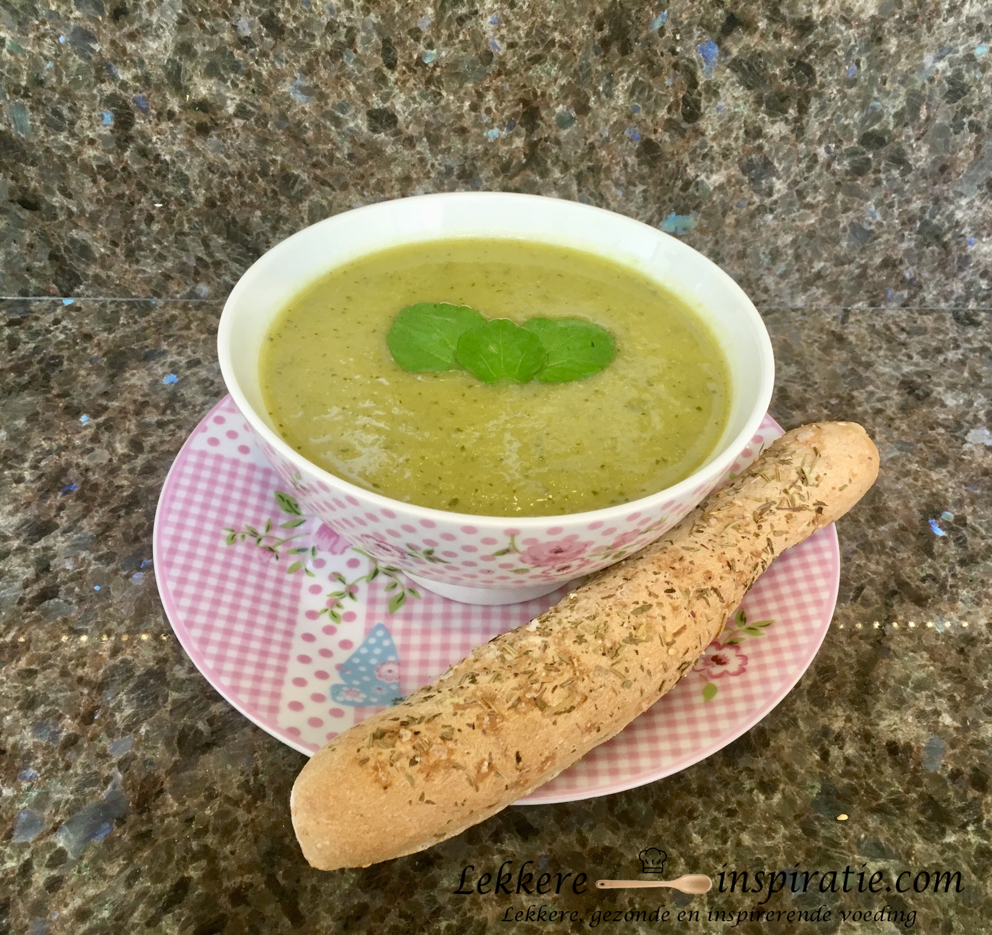 preisoep met broodstengels