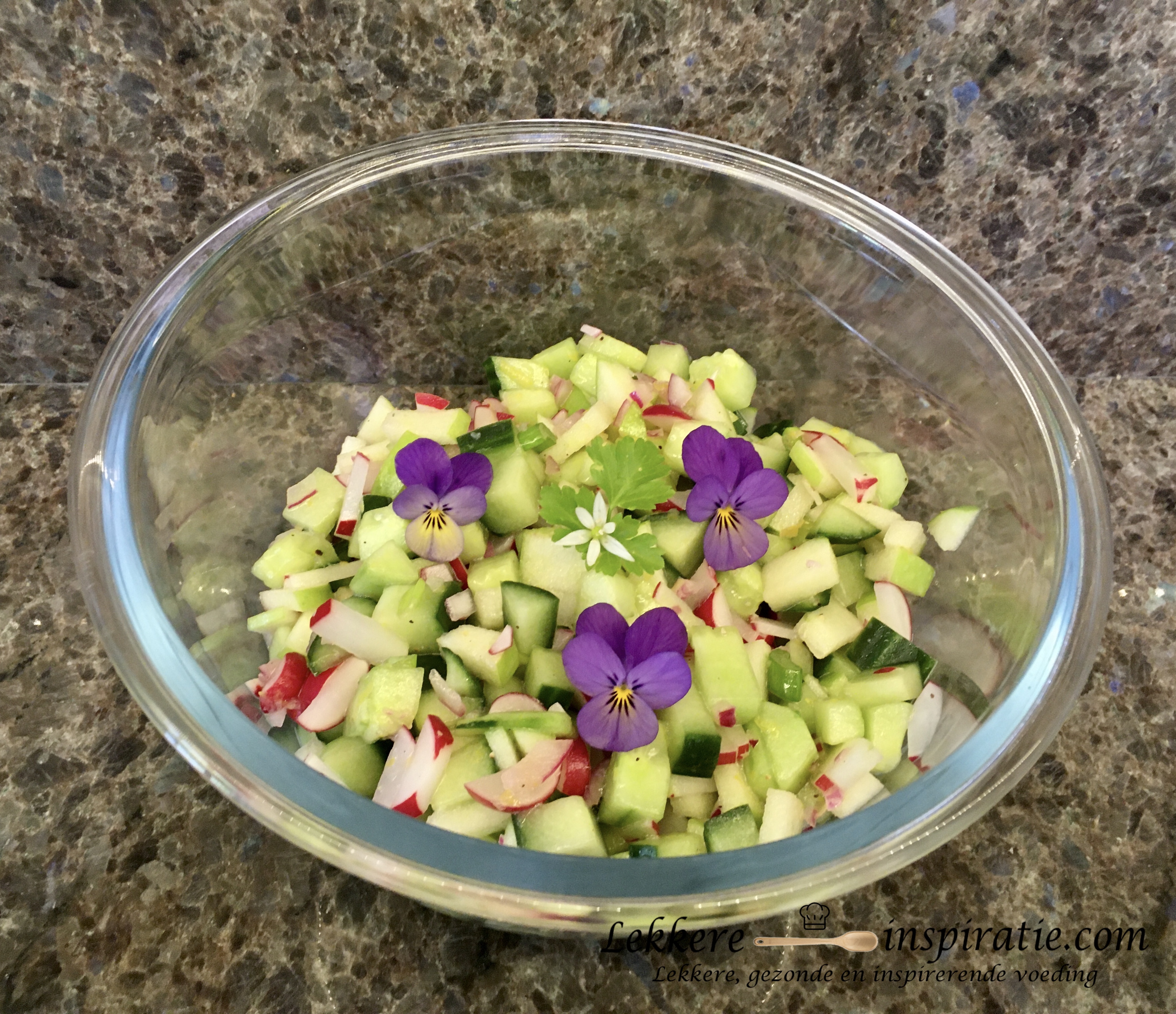 Frisse komkommersalade