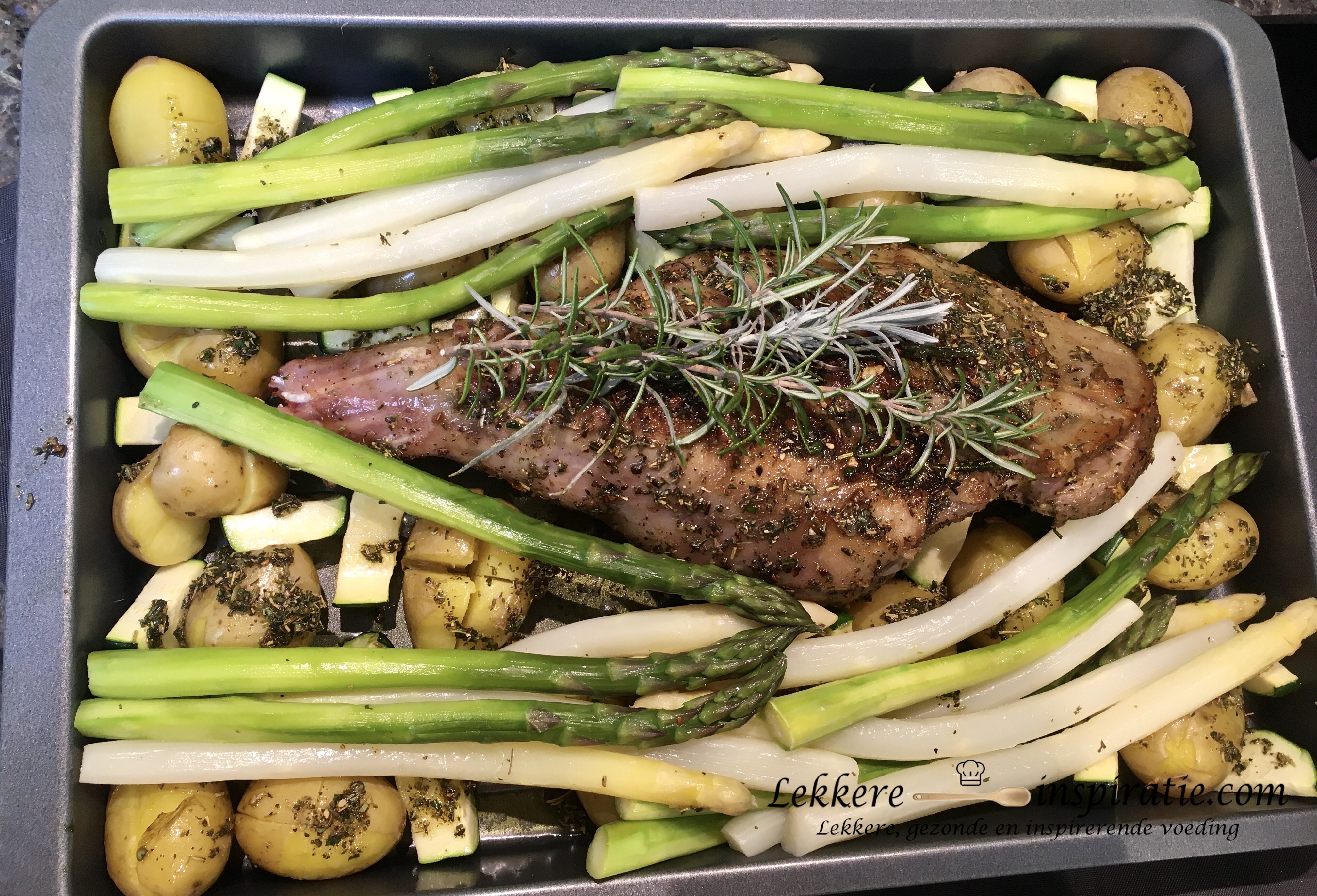 Lamsbout met asperges uit de oven (ongebakken)